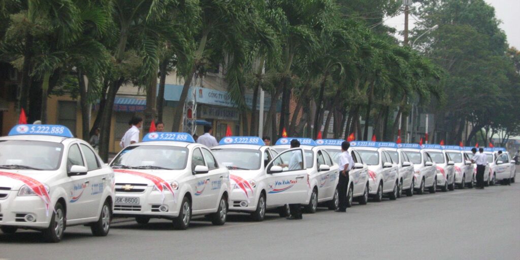 Từ trung tâm ra sân bay Vinh bằng taxi