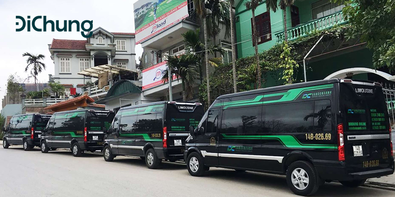 Xe limousine di chuyển về Quảng Ninh