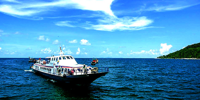 Đi tàu thuyền đến Vinpearl Nha Trang
